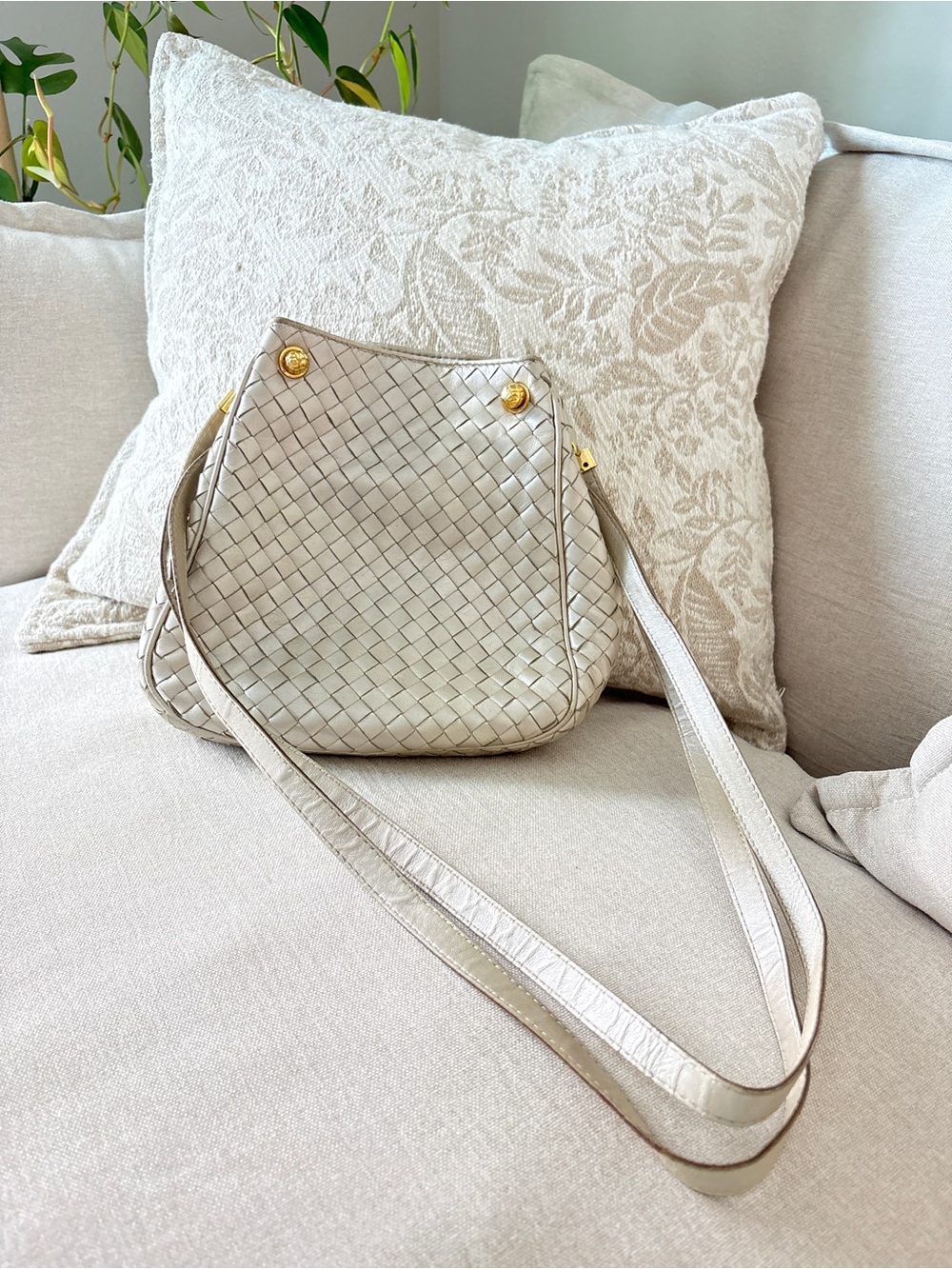 Bottega Veneta Pearl Beige Woven Pattern Shoulder Bag in Gold Hardware Medium